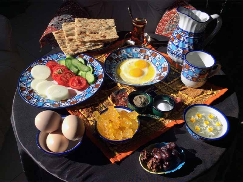 صبحانه دورهمی در کافه نادر